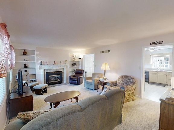 3rd image of 31 Glenwood Dr