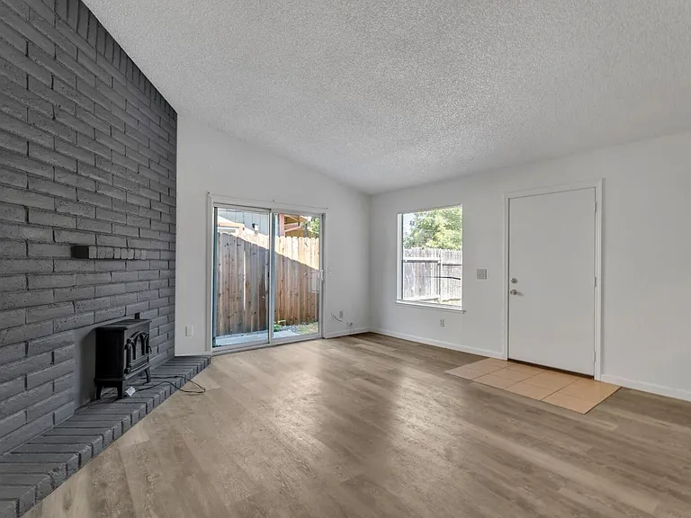 3936-3944 Renick Way — Photo 3
