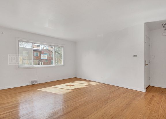 5th image of 2850 W Glenlake Ave Unit 1E