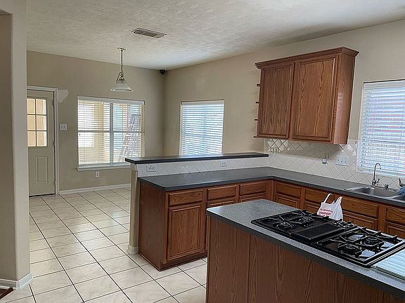 5th image of 10622 Hillsdale Bridge Ln