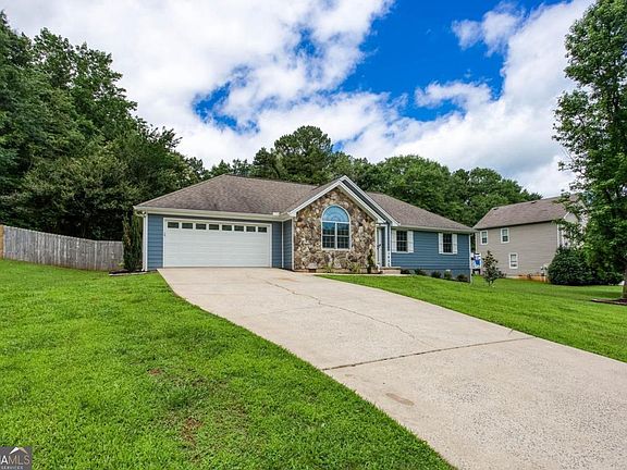 3rd image of 1420 Greenwood Ct