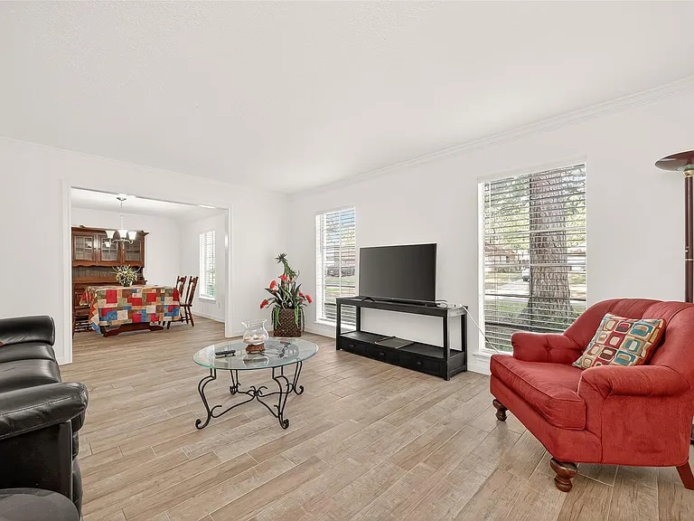 3815 Fernglade Dr — Photo 11