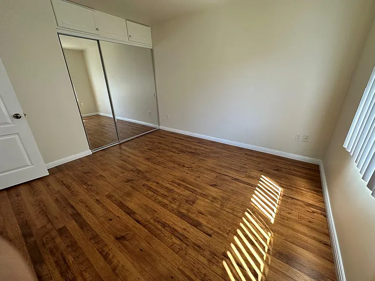 12540 Moorpark St — Photo 16