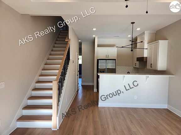 2nd image of 1202 Windsor Sq