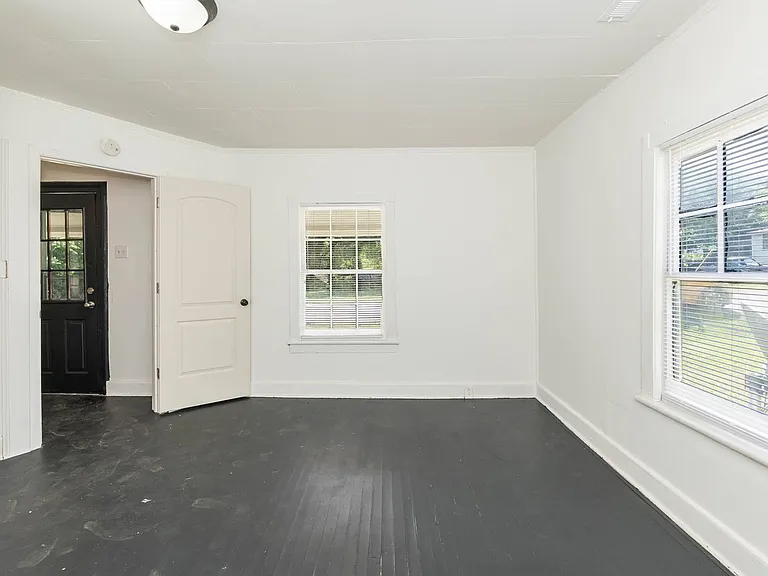 930 Elm St — Photo 12