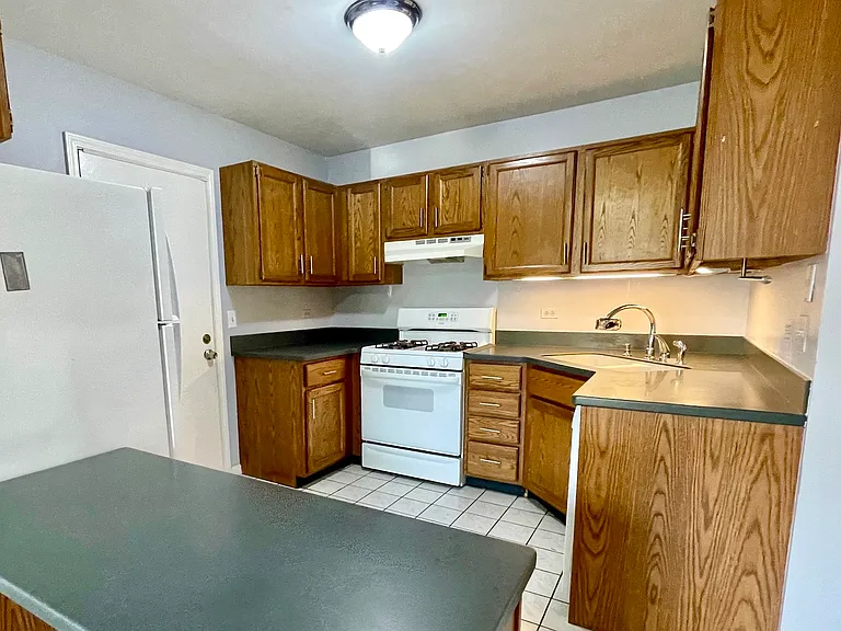 2760 College Hill Cir — Photo 8