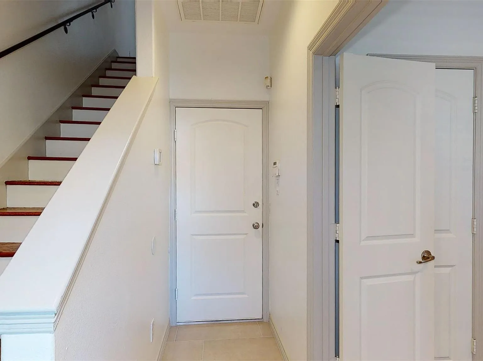 3 bed, 3.5 bath, 1678 sqft, $2,700 — Photo 3