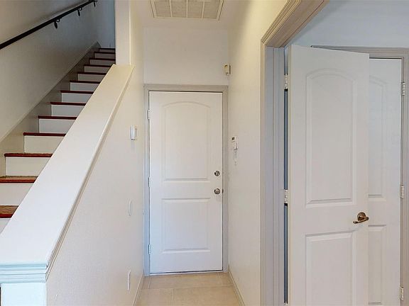 3rd image of 3419 Home St