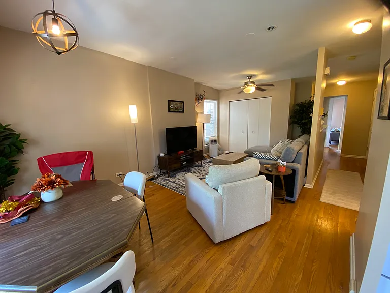 437 W Saint James Pl #3 — Photo 17