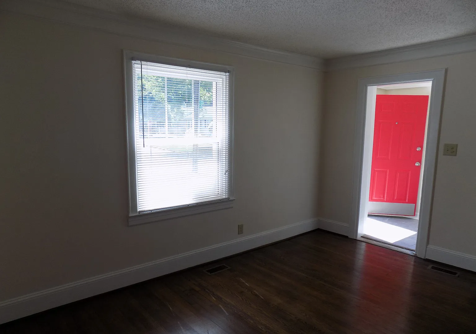 Charming One Bedrooom Duplex in Plaza Midwood — Photo 4