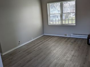 1330 F St #9, Lincoln, NE 68508