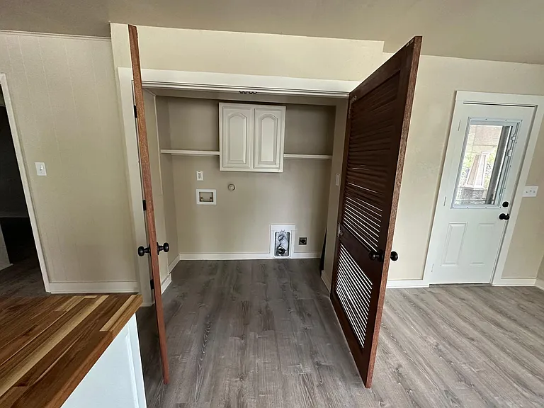 1213 W Walker St — Photo 12