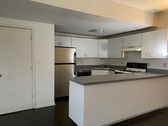 3rd image of 2261 W Adams St #1W
