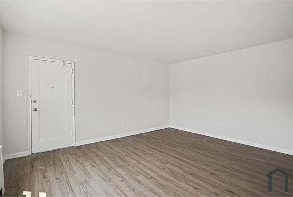 2 bed, 950 sqft, $1,995 — Photo 2