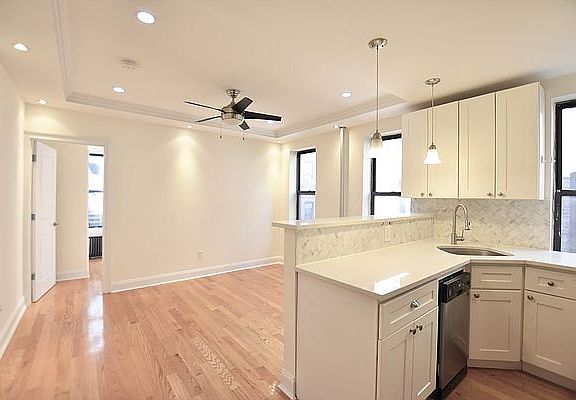 2nd image of 3147 Broadway APT 15