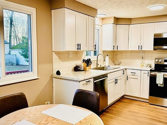 3rd image of 7666 Micawber Rd NE