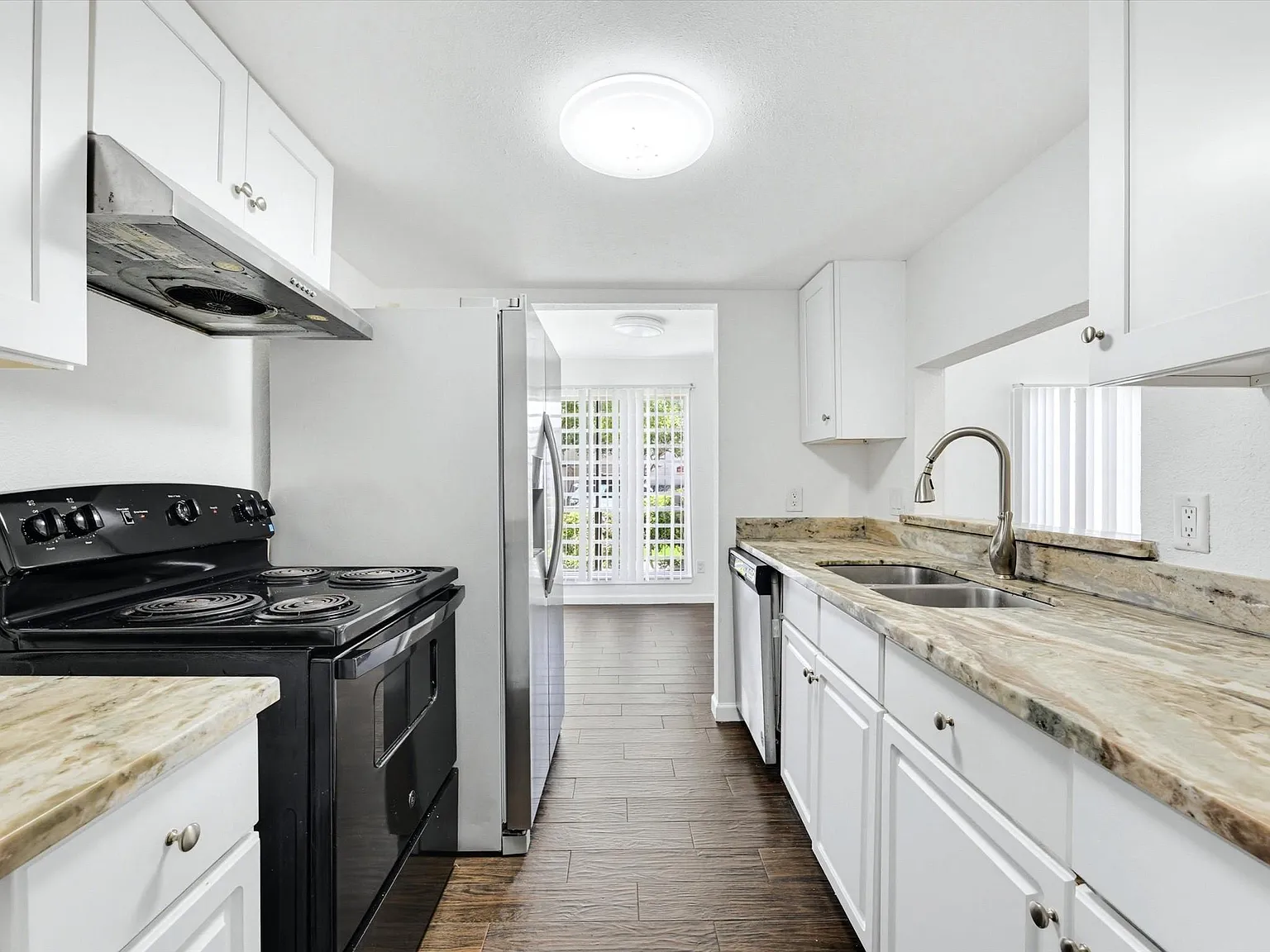 2 bed, 2.0 bath, 1224 sqft, $1,499 — Photo 2
