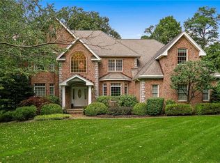 7 Golf Course Dr, Suffern, NY 10901