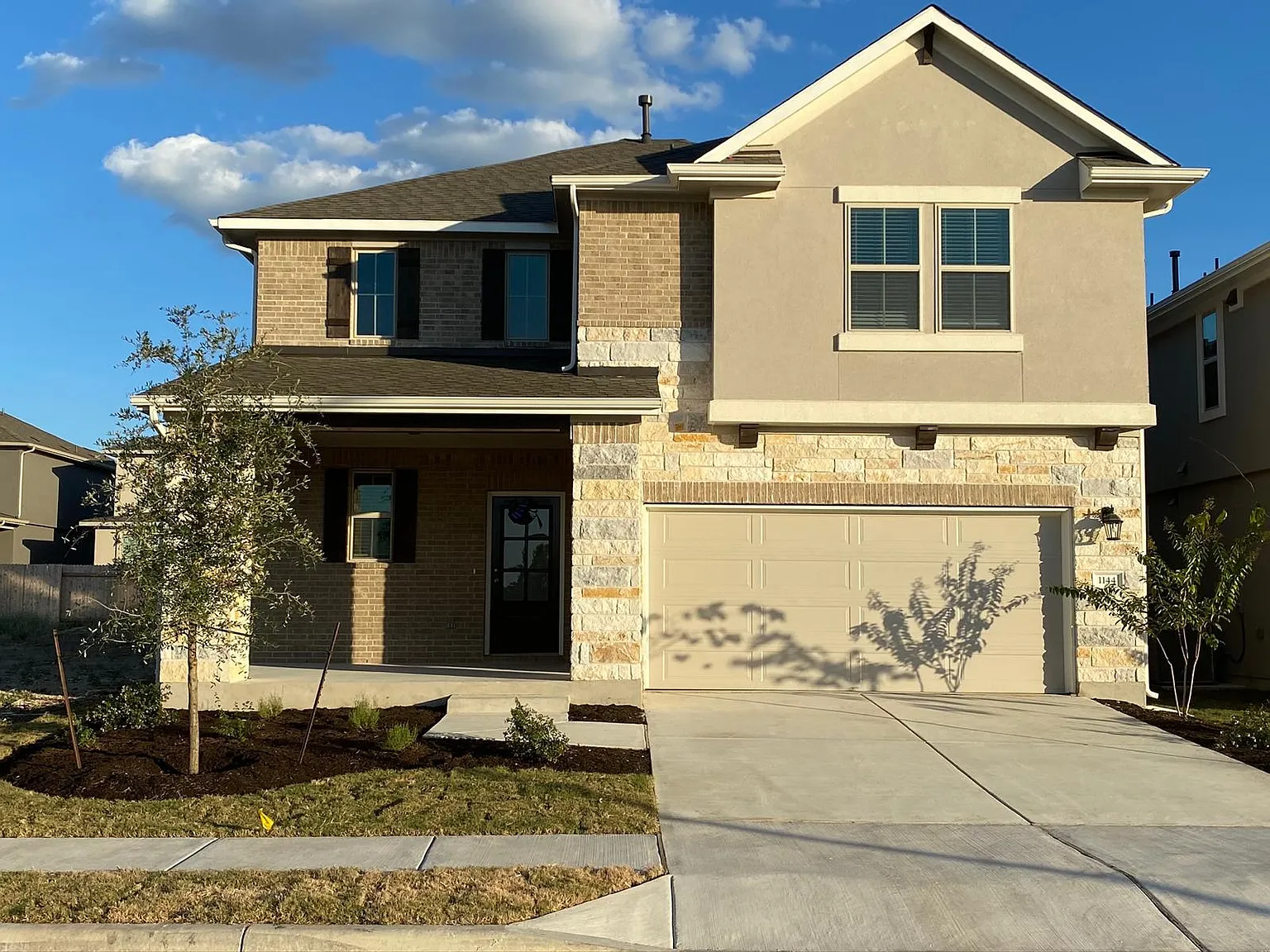 4 bed, 2560 sqft, $2,380 — Photo 3