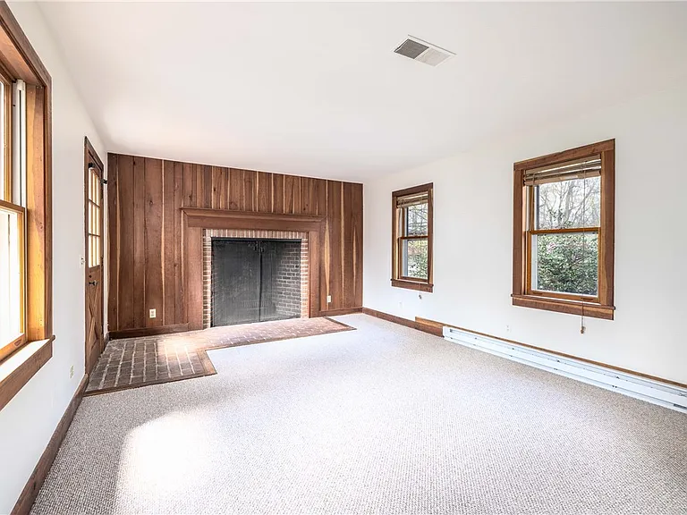 1253 Fairport Rd — Photo 19
