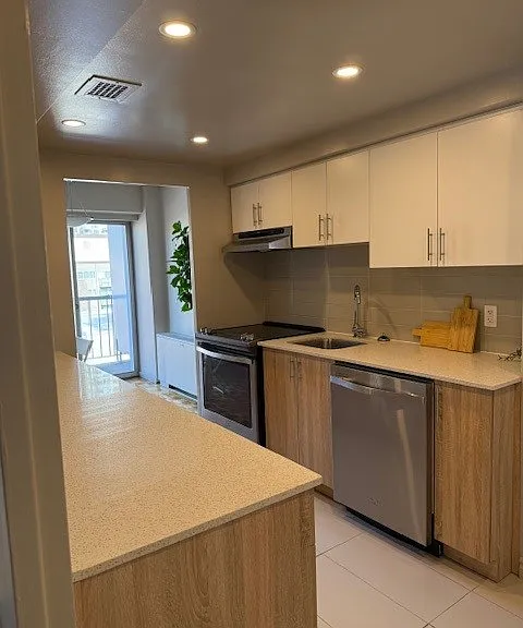 235 Somerset St W — Photo 39