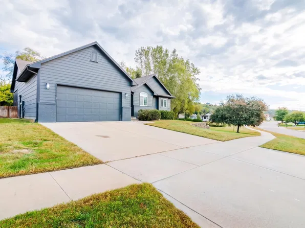 5124 Bramblewood Dr, Manhattan, KS 66503
