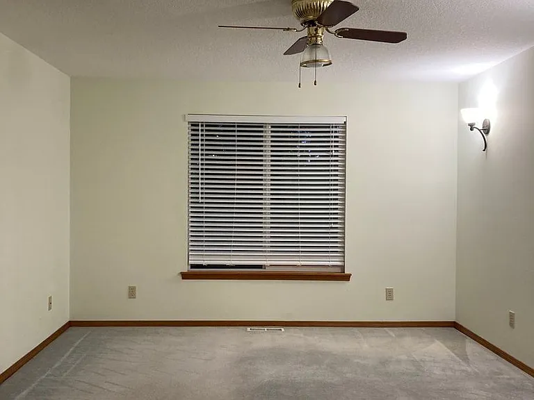 214 Hillsdale Dr — Photo 12