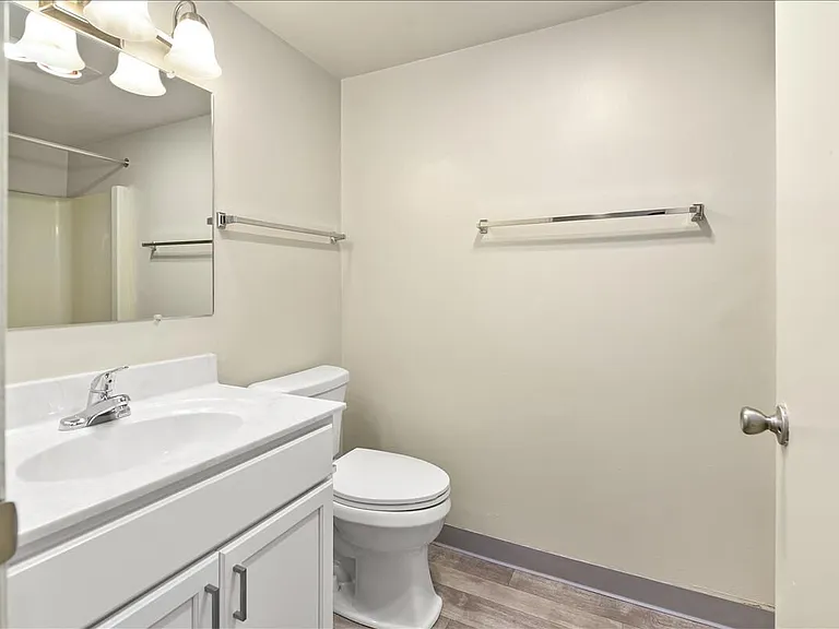 Parkwood Apartments — Photo 55