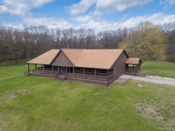 17144 Rose Hill Rd, Pinckney, MI 48169
