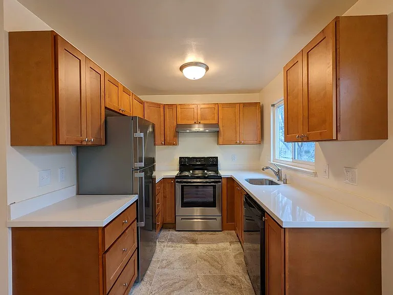 Oxford-Cedar Apartments — Photo 9