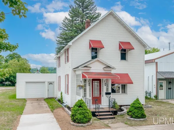 1017 River Ave, Iron Mountain, MI 49801