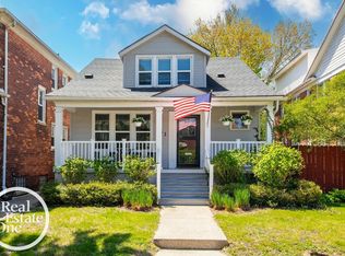 881 Nottingham Rd, Grosse Pointe Park, MI 48230