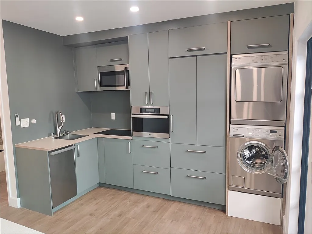 1 bed, 450 sqft, $2,595 — Photo 3