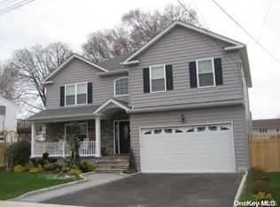 1751 Pettit Ave, Merrick, NY 11566