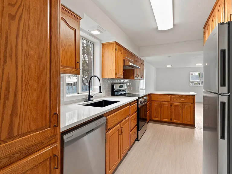 2521 W Sanson Ave — Photo 14