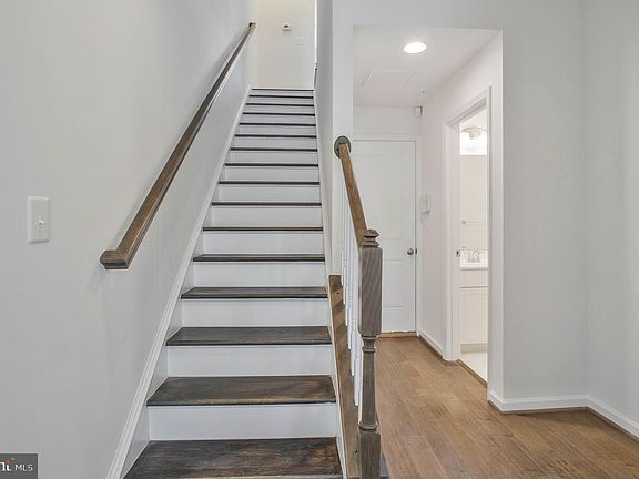 4th image of 43383 Southland St