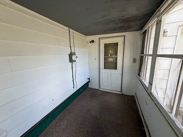 704 Gilbert St — Photo 16