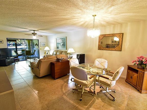 3rd image of 685 Broadmoor Cir