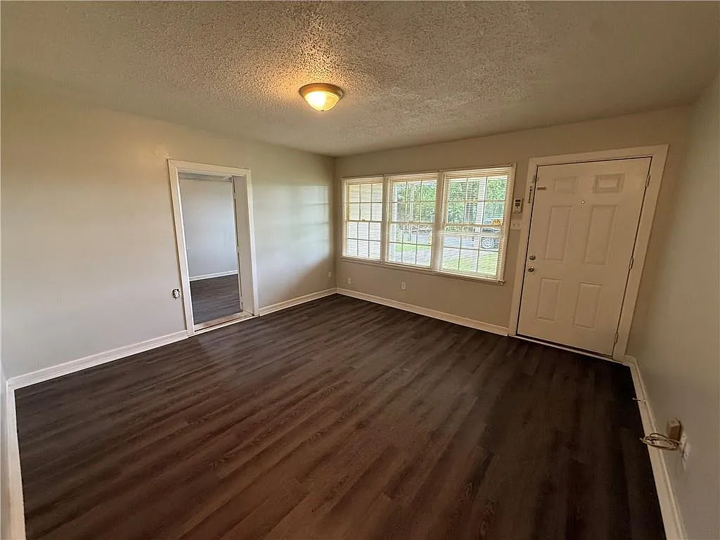 4 bed, 1.0 bath, 1022 sqft, $1,295 — Photo 3