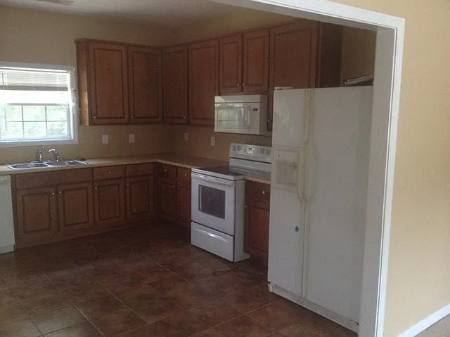 2316 Summerville Rd #A — Photo 5
