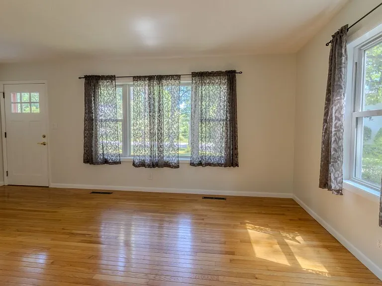 2020 Chippewa St — Photo 3