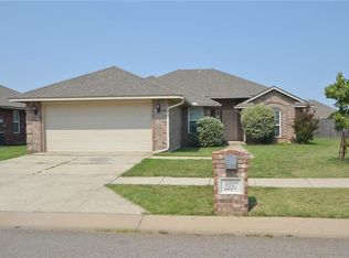 2237 Peacock Dr, Edmond, OK 73012