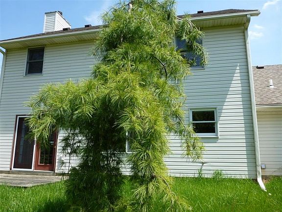 4th image of 886 Louise Dr