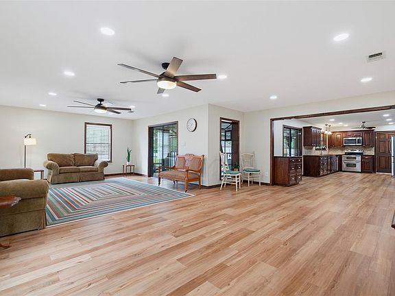 4th image of 1901 Skyles Rd