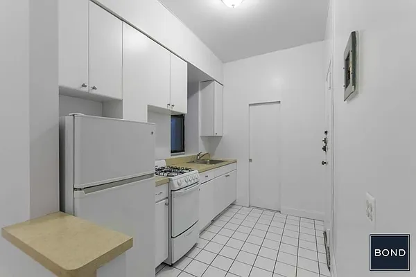 Rented by Bond New York | media 6