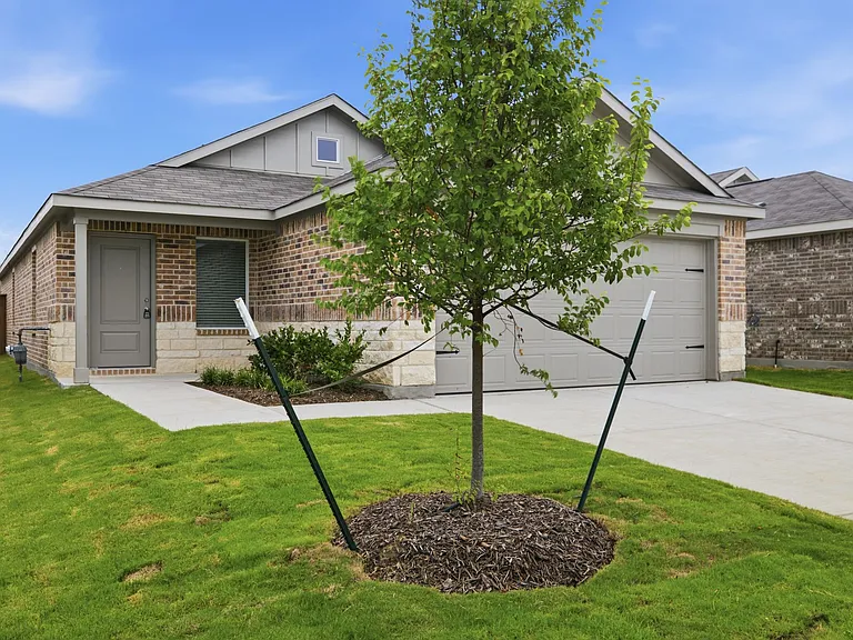 2141 Jesse James Ln — Photo 2