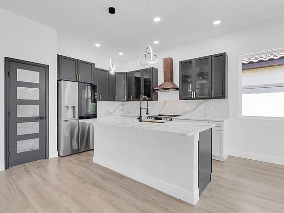 4th image of 376 VILLA SORRENTO CIRCLE