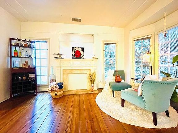 4th image of 460 S Roxbury Dr #1/2