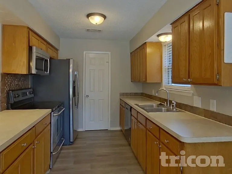 8033 Berrybrook Dr — Photo 5