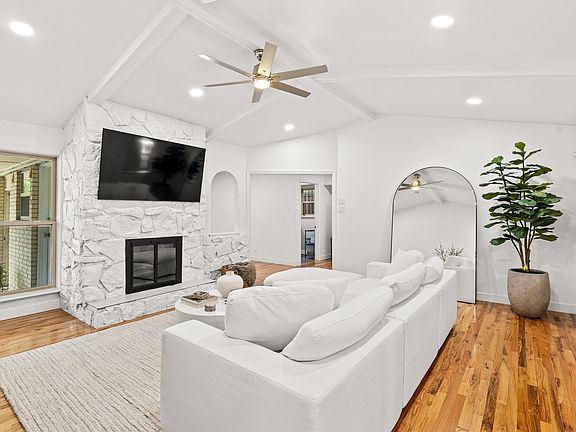 5th image of 2304 Babalos Ln